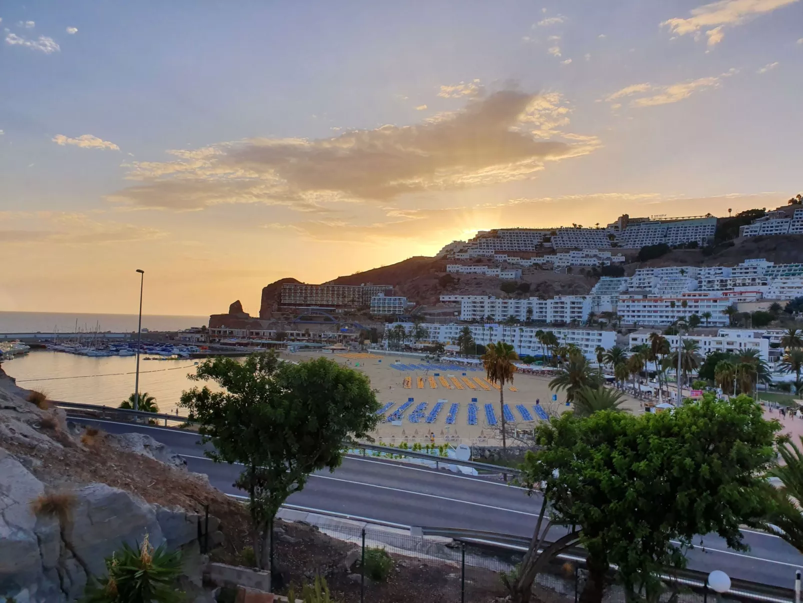 Schöne und romantische Aussichten bei Tag und Nacht-Outside