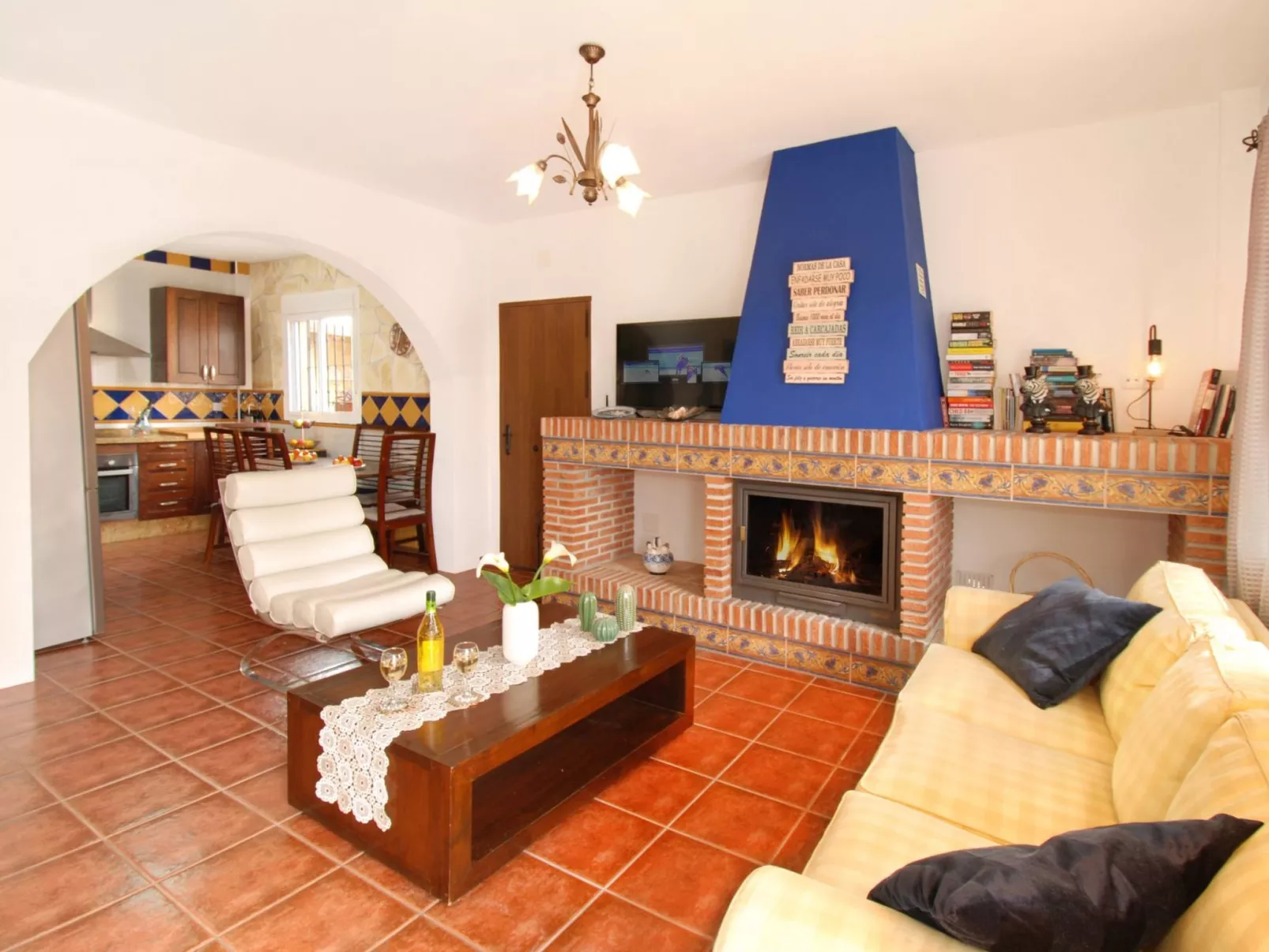 Ganzes Haus in Comares mit abschließbarem Parkplatz-Dedans