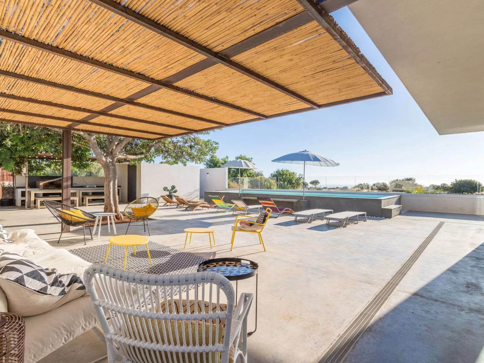 Demetra, moderne Villa mit Pool und Meerblick-Image-tags.info