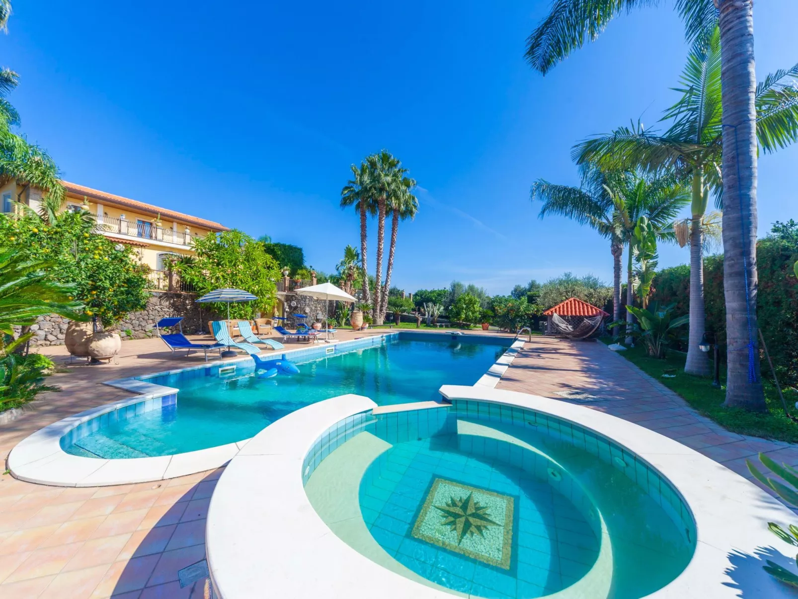 Für 10 Personen in Fiuefreddo di Sicilia, Sizilien (Ostküste von Sizilien)