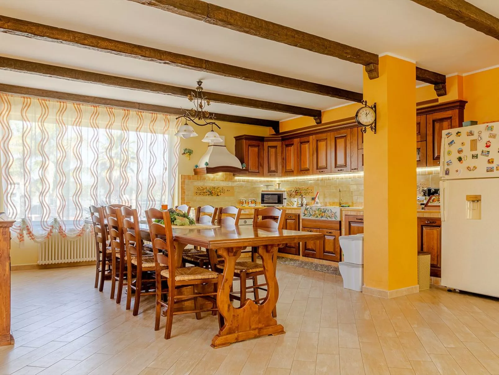 Ferienvilla 'Villa Aura' mit Pool-Drinnen