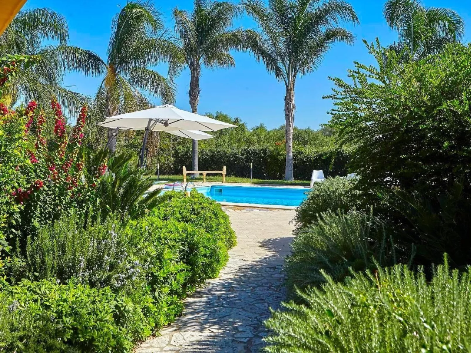 In Castelvetrano mit Gepflegtem Garten-Outside