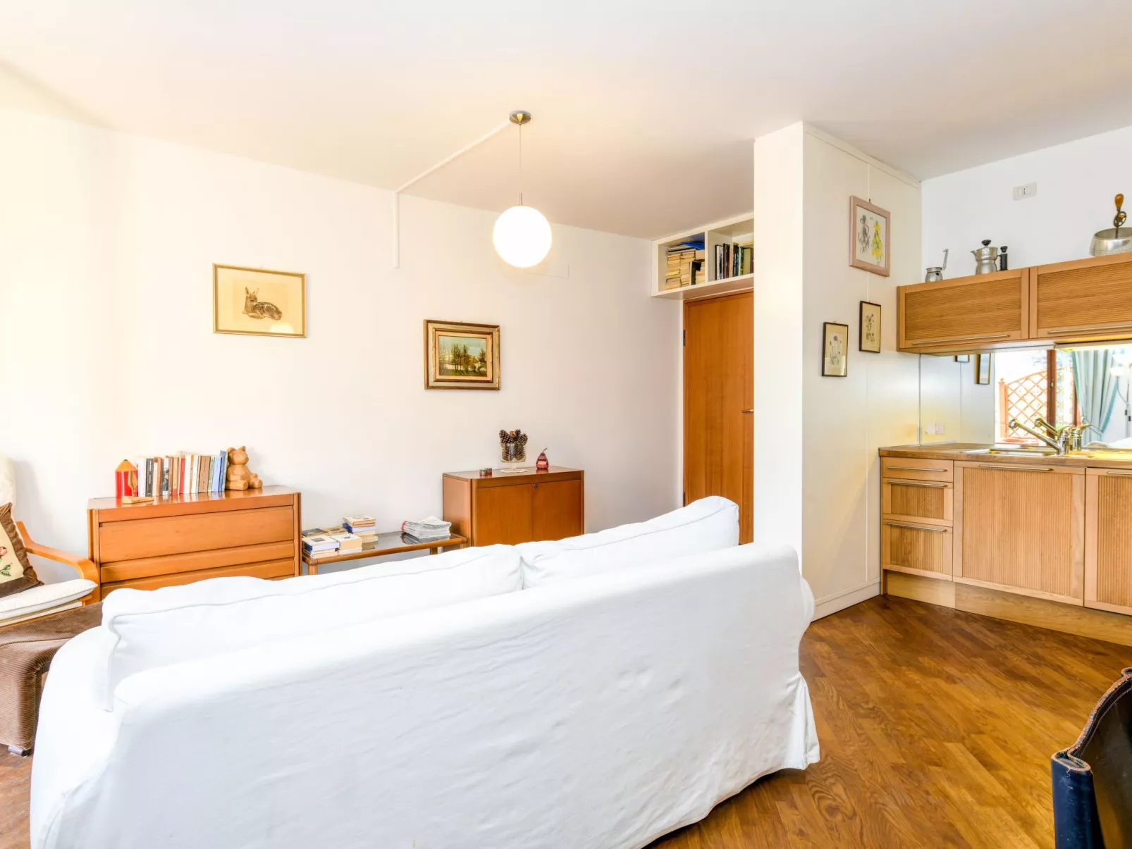 'Silvia2' mit privatem Balkon-Drinnen