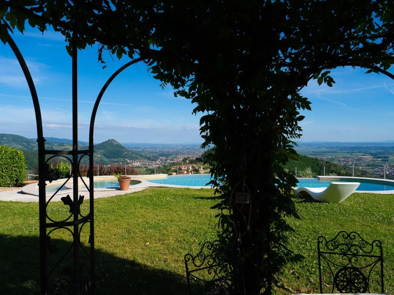 Für 10 Personen in Montecatini Tere, Toskana (Provinz Pistoia)-Draußen