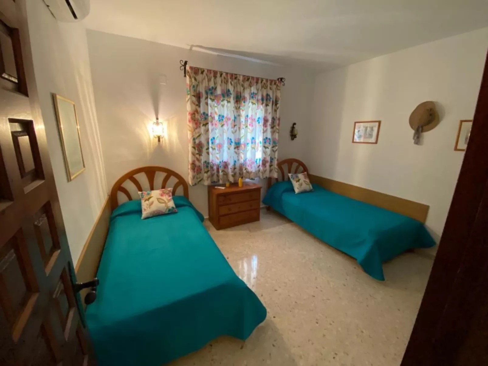 Mit privatem Pool und Meerblick-Image-tags.info