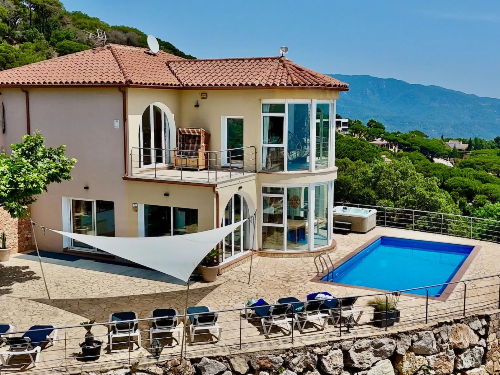 Villa Joie de Vivre - Geräumige Luxusvilla zur Miete-Image-tags.info