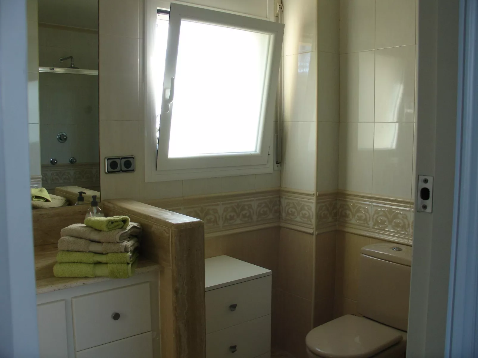 Gemütliches Ferienhaus mit Pool und Meerblick-Image-tags.info