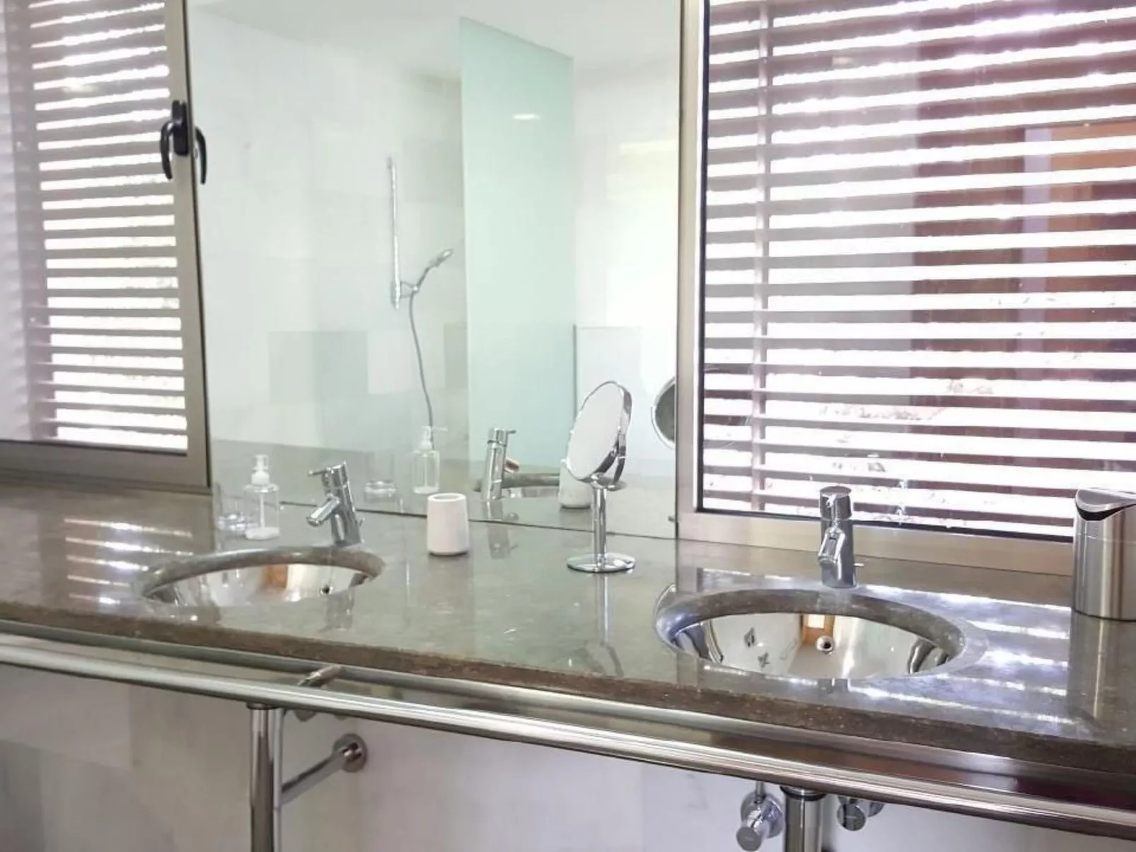 Design Vila mit Pool-Inside