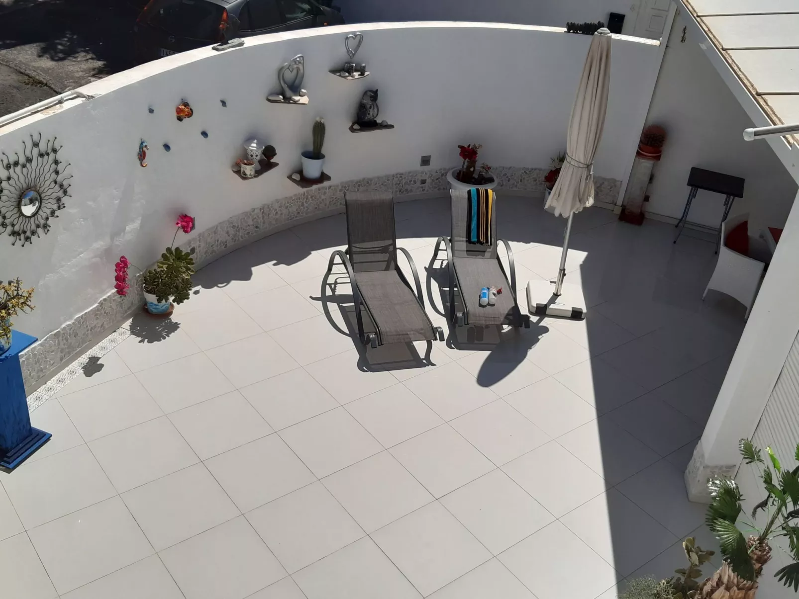 Sonniges Ferienhaus mit Grill, Garten und Pool