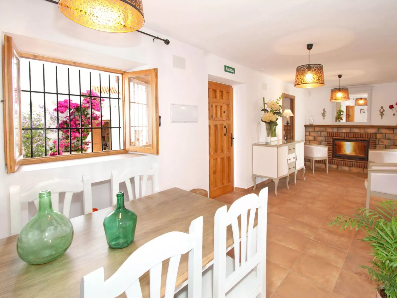 In Comares mit Offenem Kamin-Inside