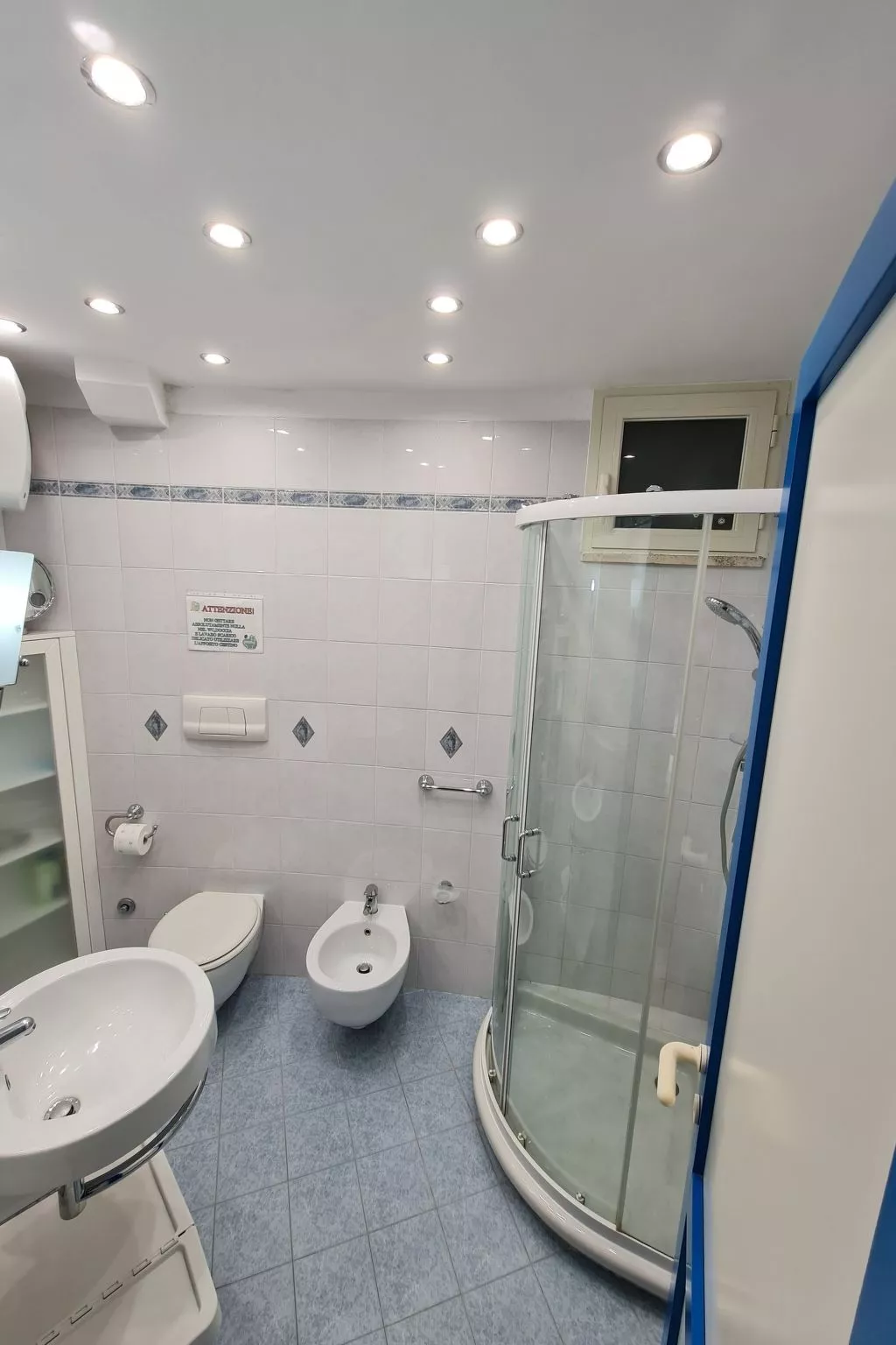 Mit Garten, Grill und Terrasse-Drinnen