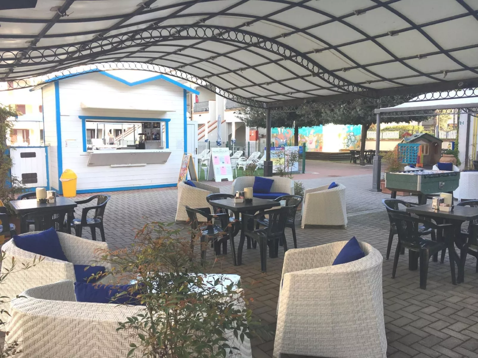 In Lido Di Spina mit Möbliertem Balkon-Dedans