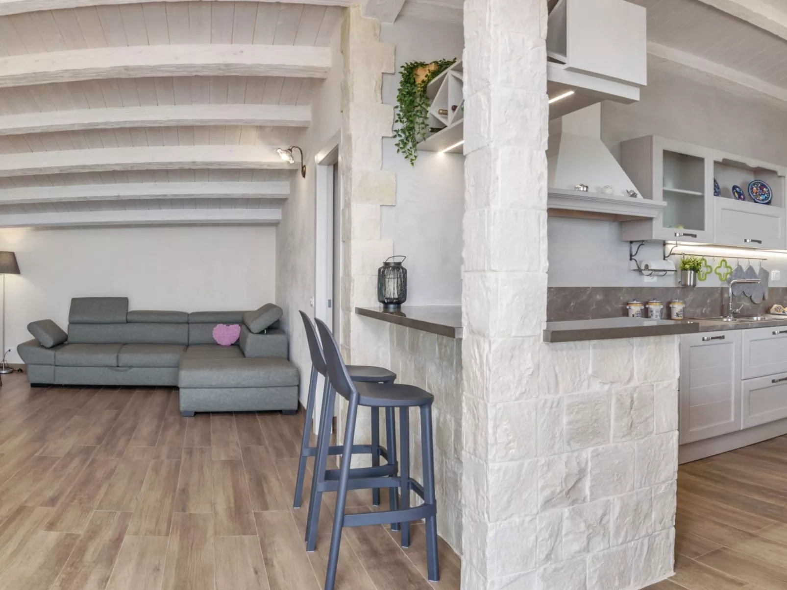 Appartement in Donnalucata mit Möblierter Terrasse und Meerblick-Image-tags.info