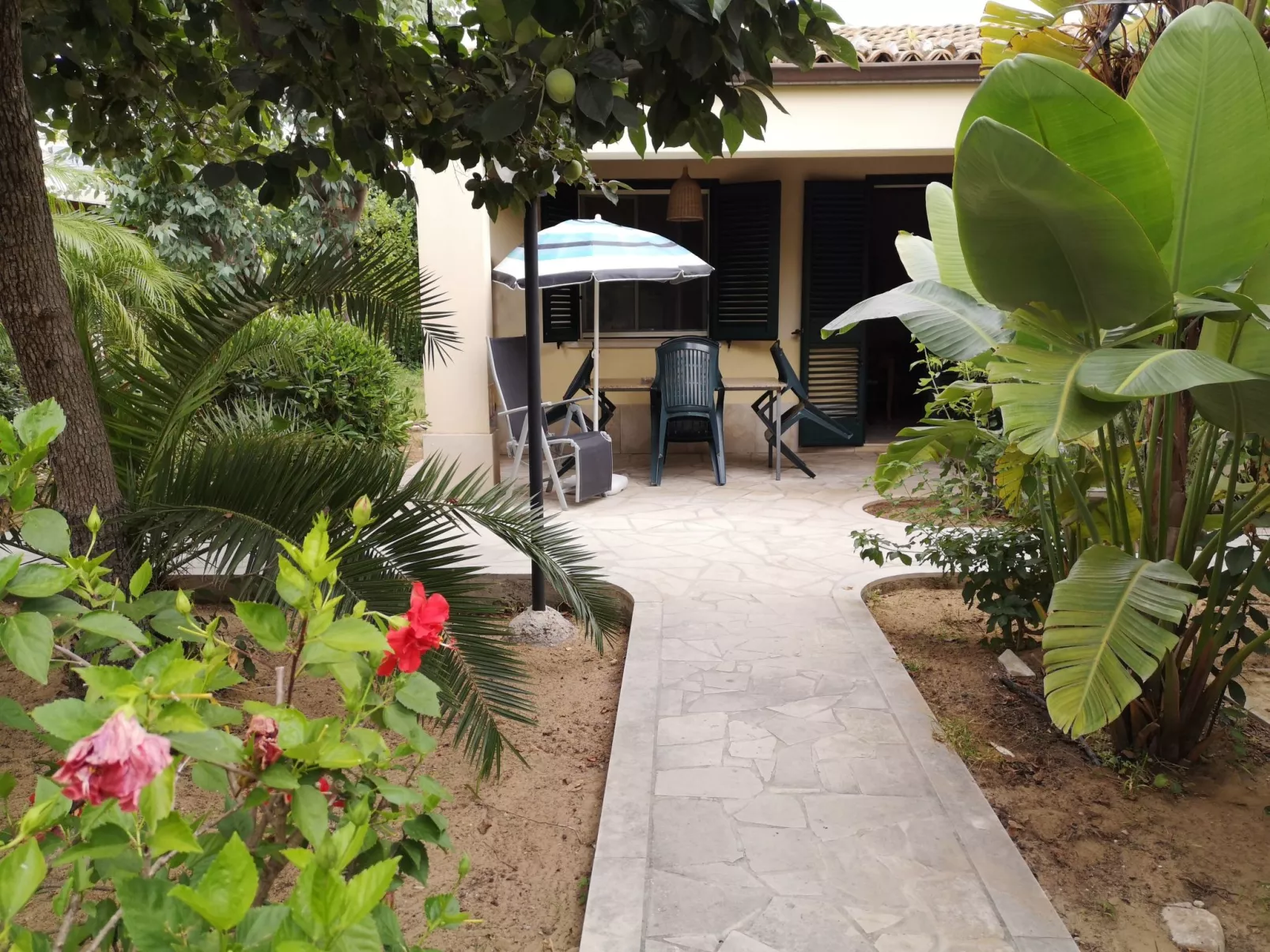 Schöner, neuer und zentraler Bungalow direkt am Sandstrand auf Sizilien-Outside