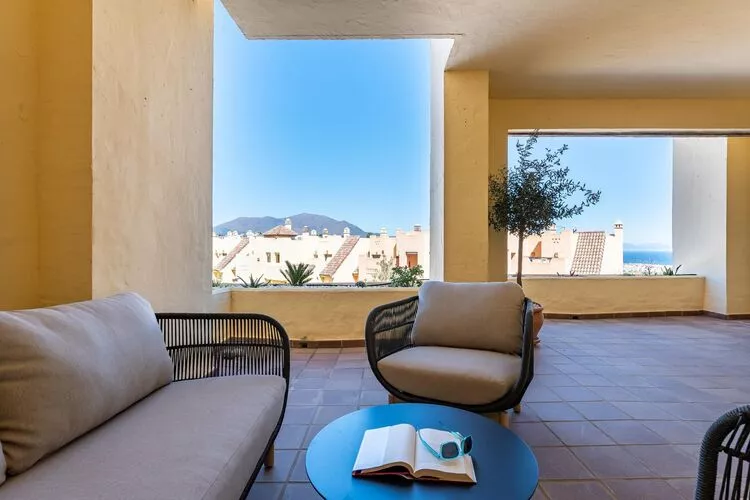 CT 199 HHH - Duquesa Village-Terrace balcony