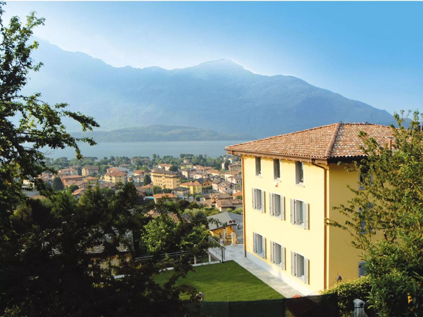 'Villa Perla del Lago-Image-tags.info