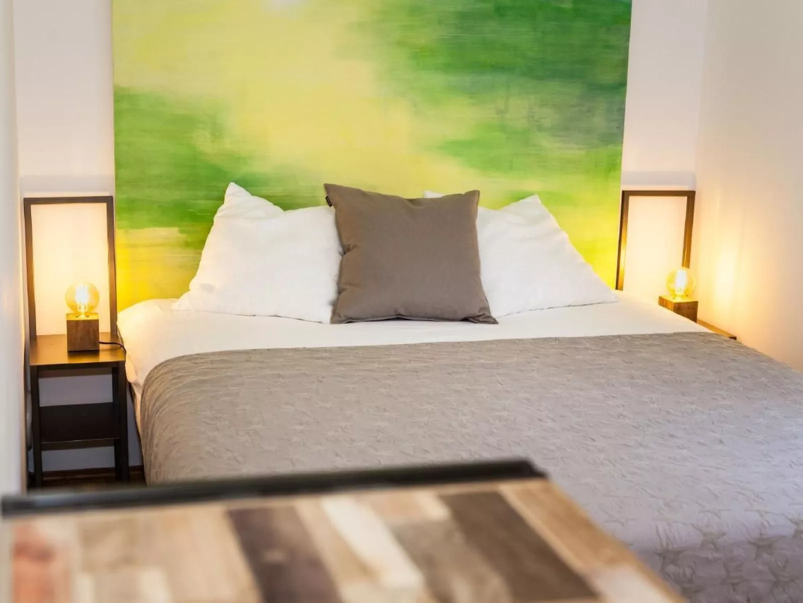 Rustiko-Landhaus mit Infinity-Pool und Seeblick-Dedans