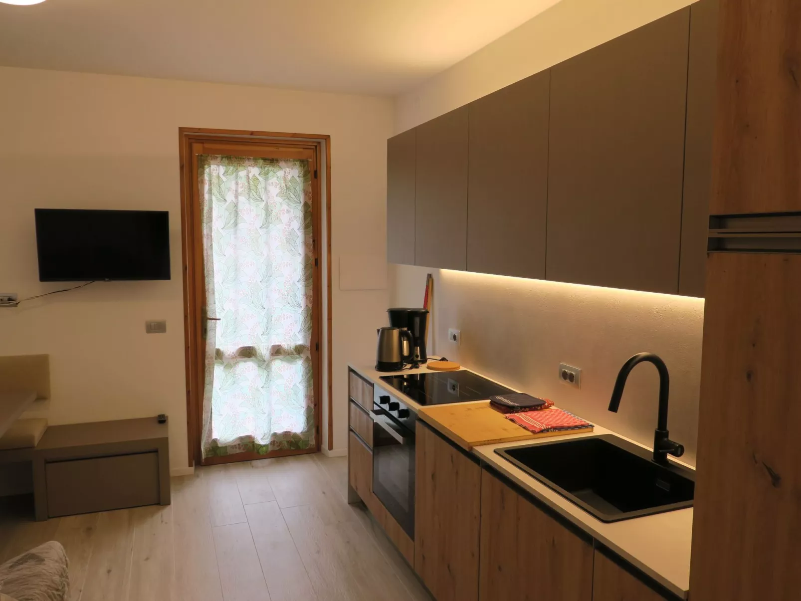 Erdgeschosswohnung mit möbliertem Garten-Inside