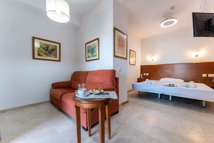 CT 240 - Beachfront Apartment -Don Juan Manilva