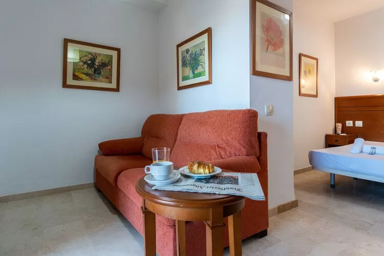 CT 240 - Beachfront Apartment -Don Juan Manilva