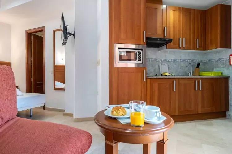 CT 240 - Beachfront Apartment -Don Juan Manilva-Küche