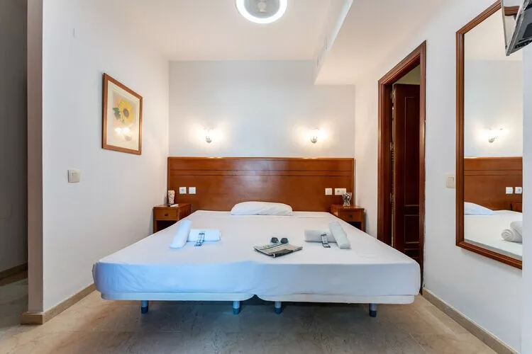 CT 240 - Beachfront Apartment -Don Juan Manilva
