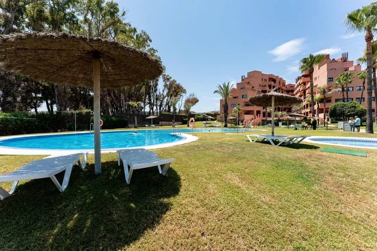 CT 240 - Beachfront Apartment -Don Juan Manilva-Schwimmbad