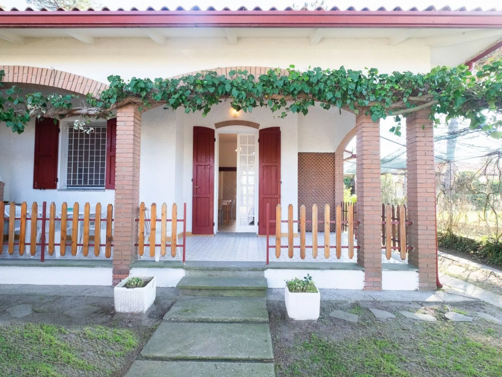 In Lido Delle Nazioni mit Großem Garten