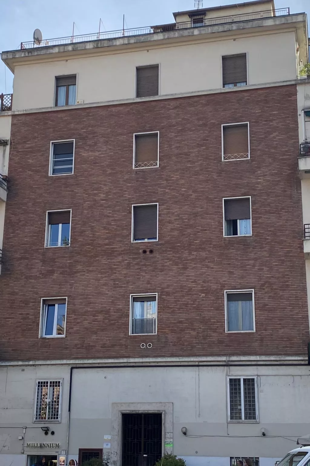 Wohnung 'Danke Vatikan'-Draußen