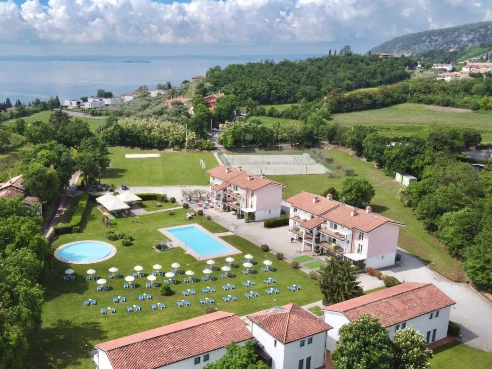 Wohnung in Costermano mit privatem Parkplatz