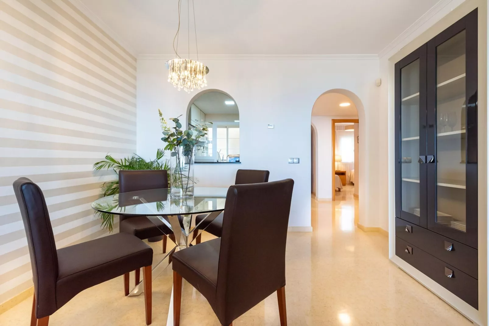 La Zenaida IV-Dining room