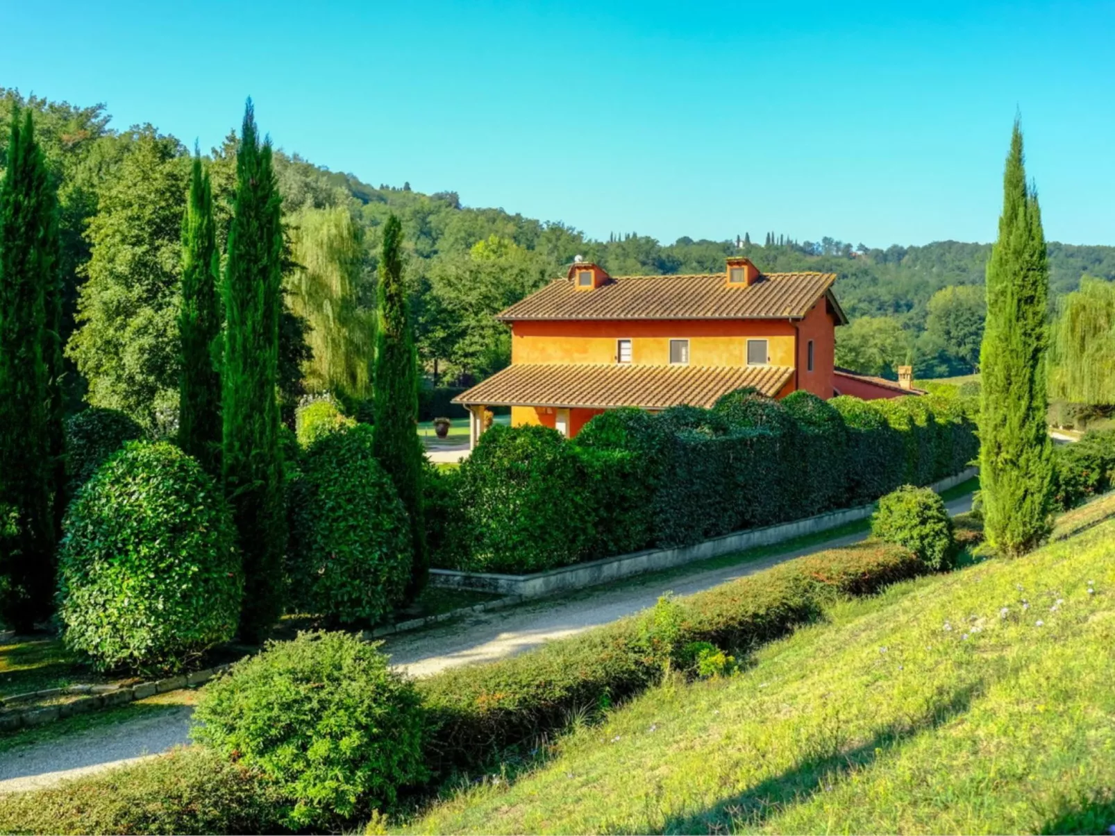 Villa mit privatem Pool und Wellnessbereich-Outside