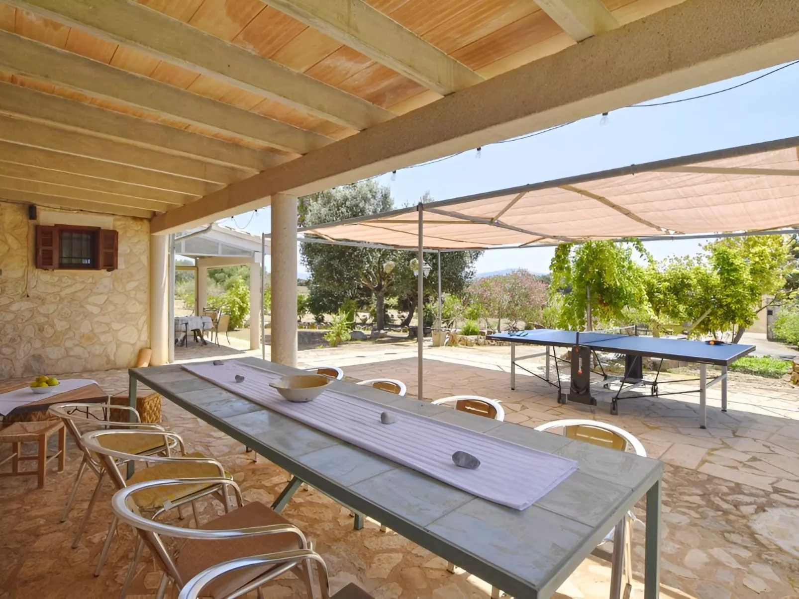Finca mit großem eingezäunten Pool und Klimaanlage. - Outside