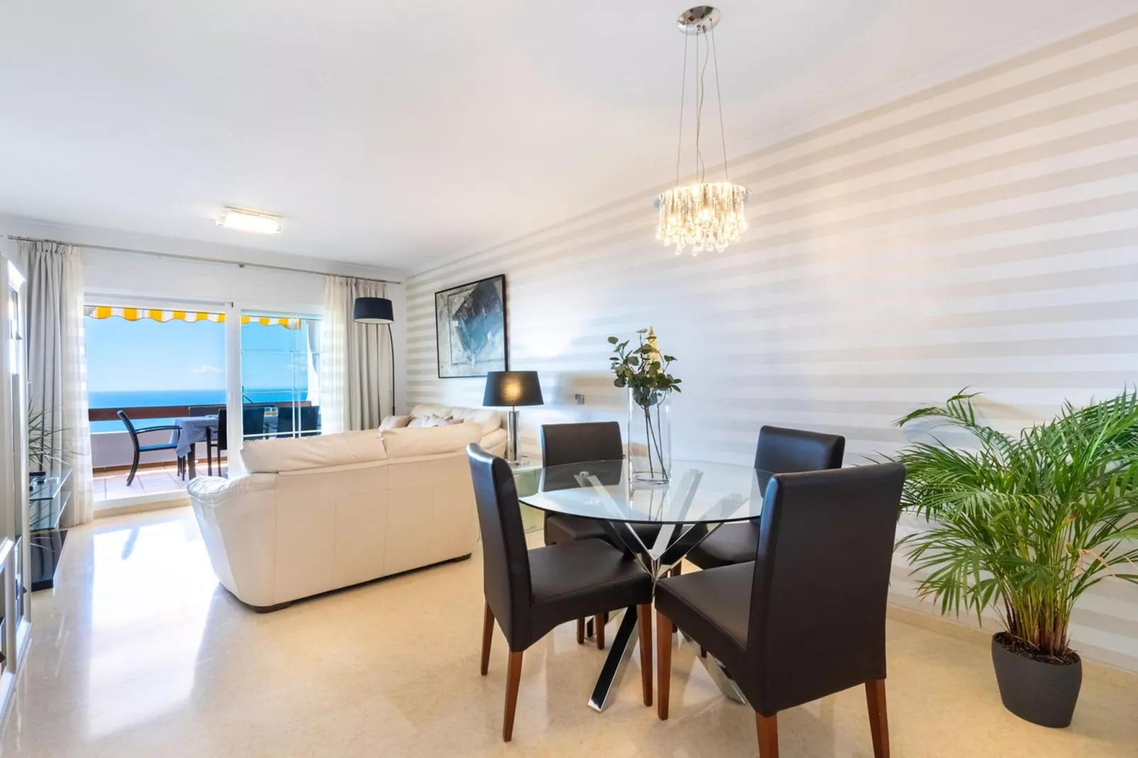 La Zenaida IV-Living room