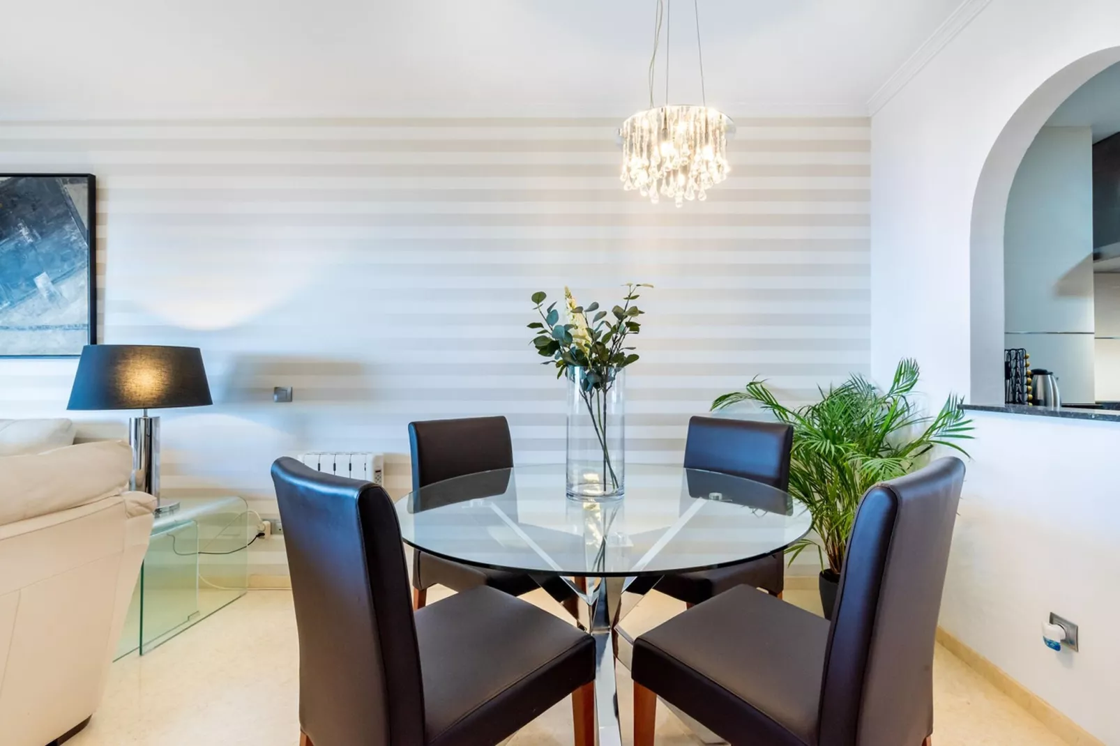La Zenaida IV-Dining room