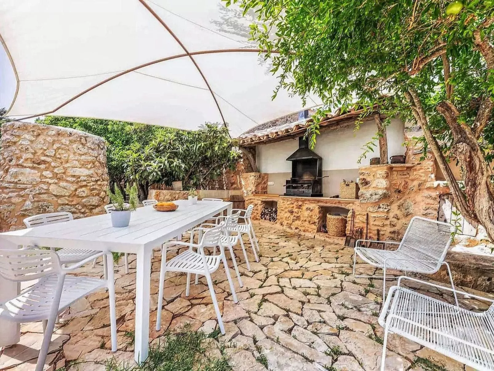 Luxuriöse Villa mit Pool und Klimaanlage für 8 Personen-Draußen