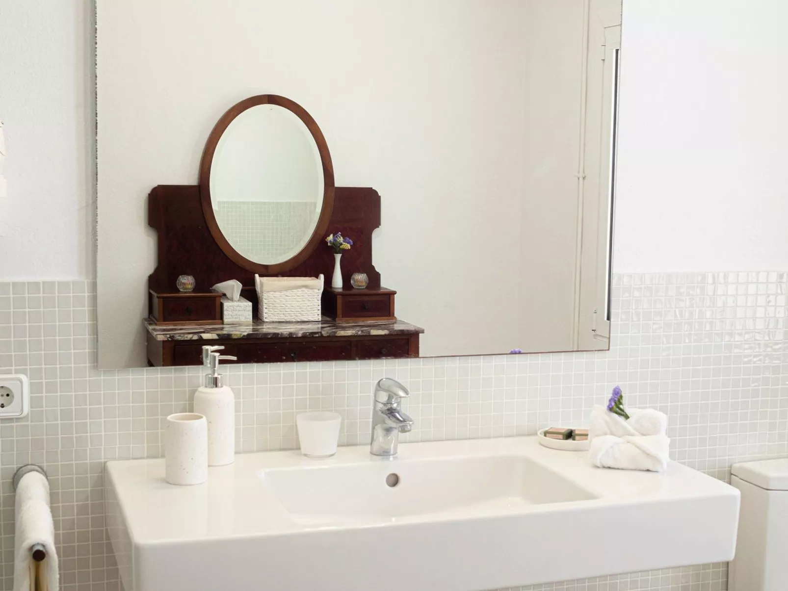 Landhaus mit Garten, Sonnenterrasse sowie überdachter Terrasse und Pool in Stra-Image-tags.info