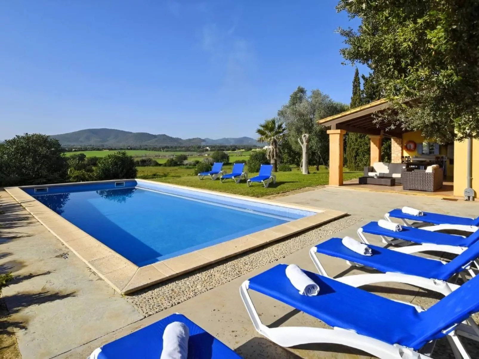 Bonita casa cerca del mar-Drinnen