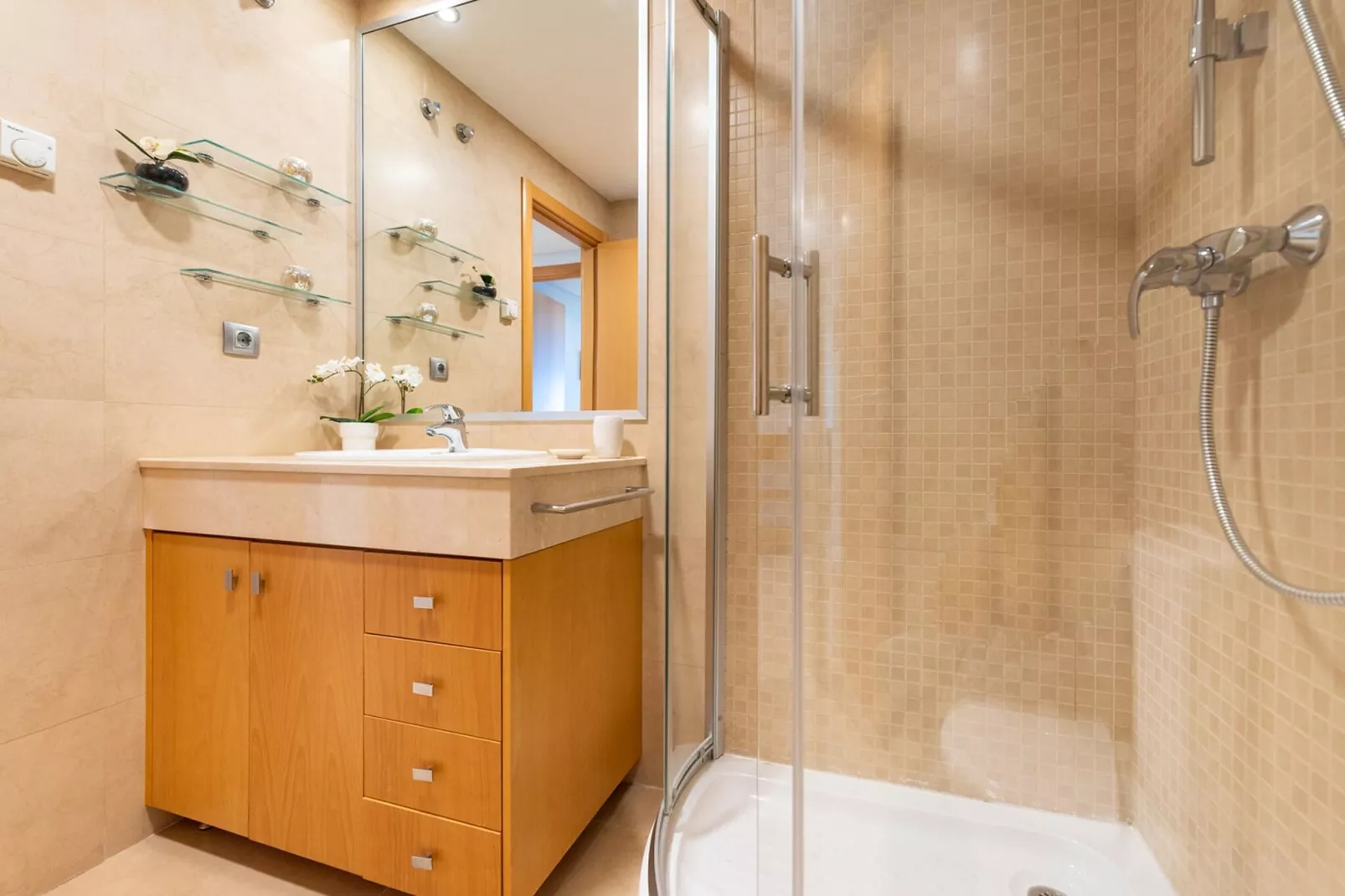La Zenaida IV-Bathroom