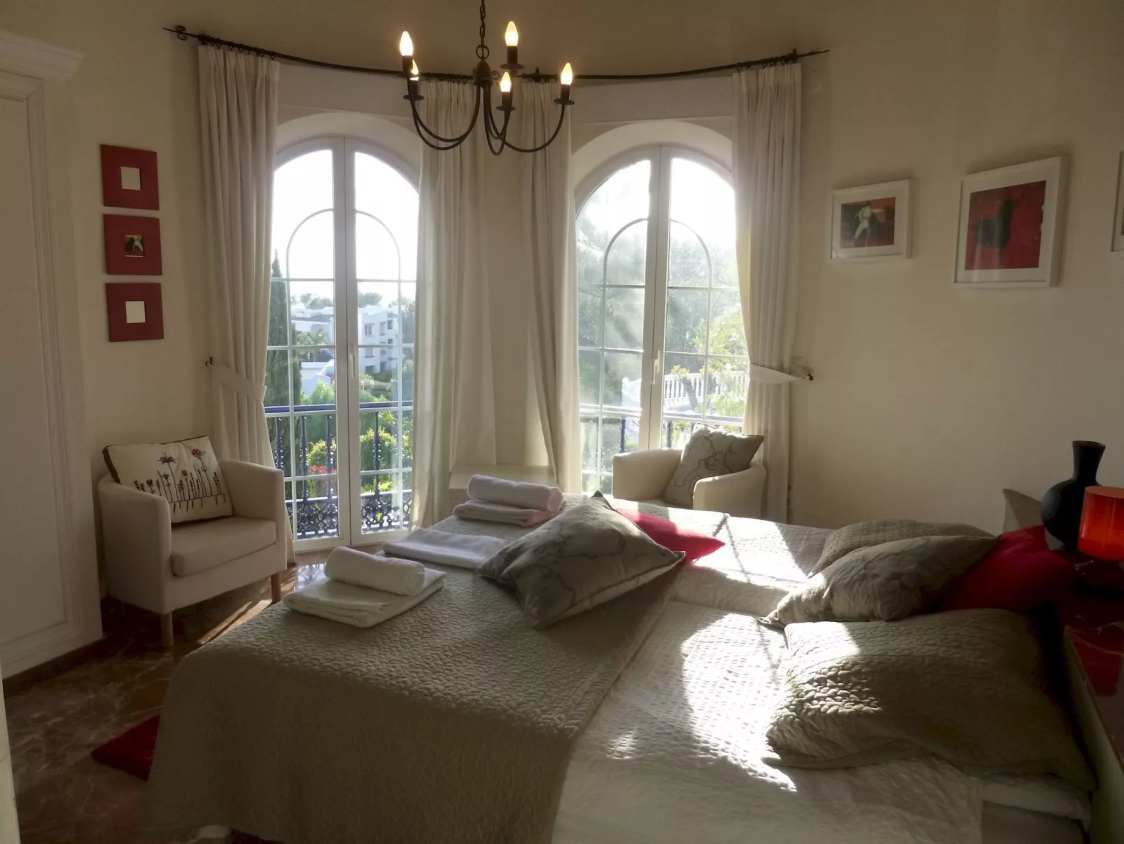 Mit Blick auf das Wasser-Inside