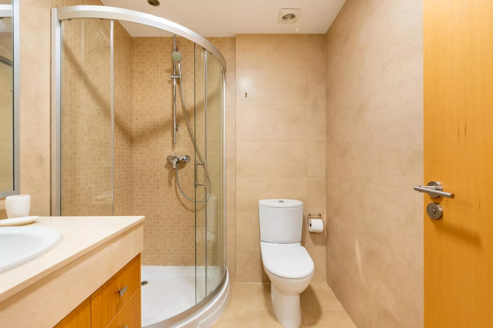 La Zenaida IV-Bathroom