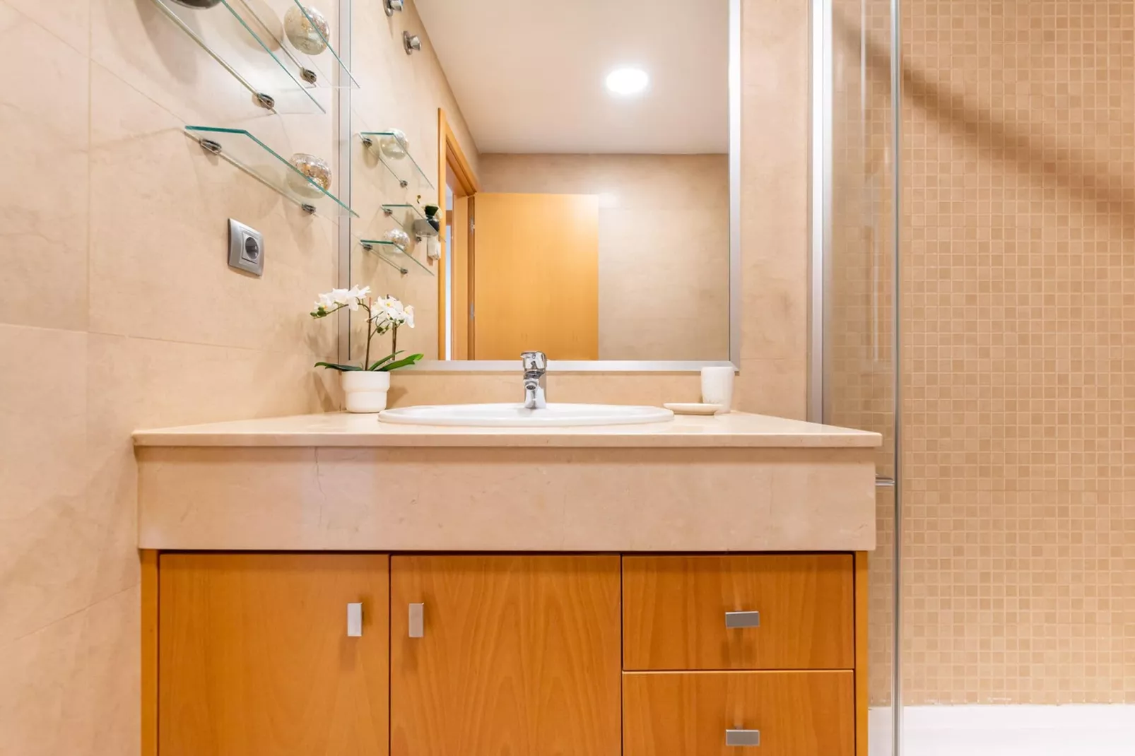 La Zenaida IV-Bathroom
