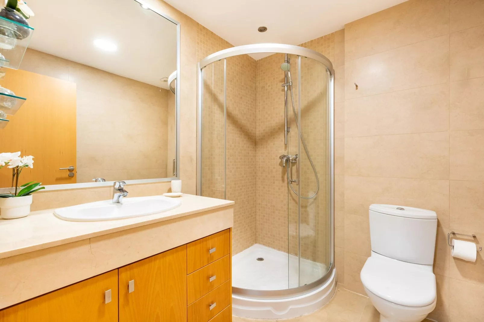 La Zenaida IV-Bathroom