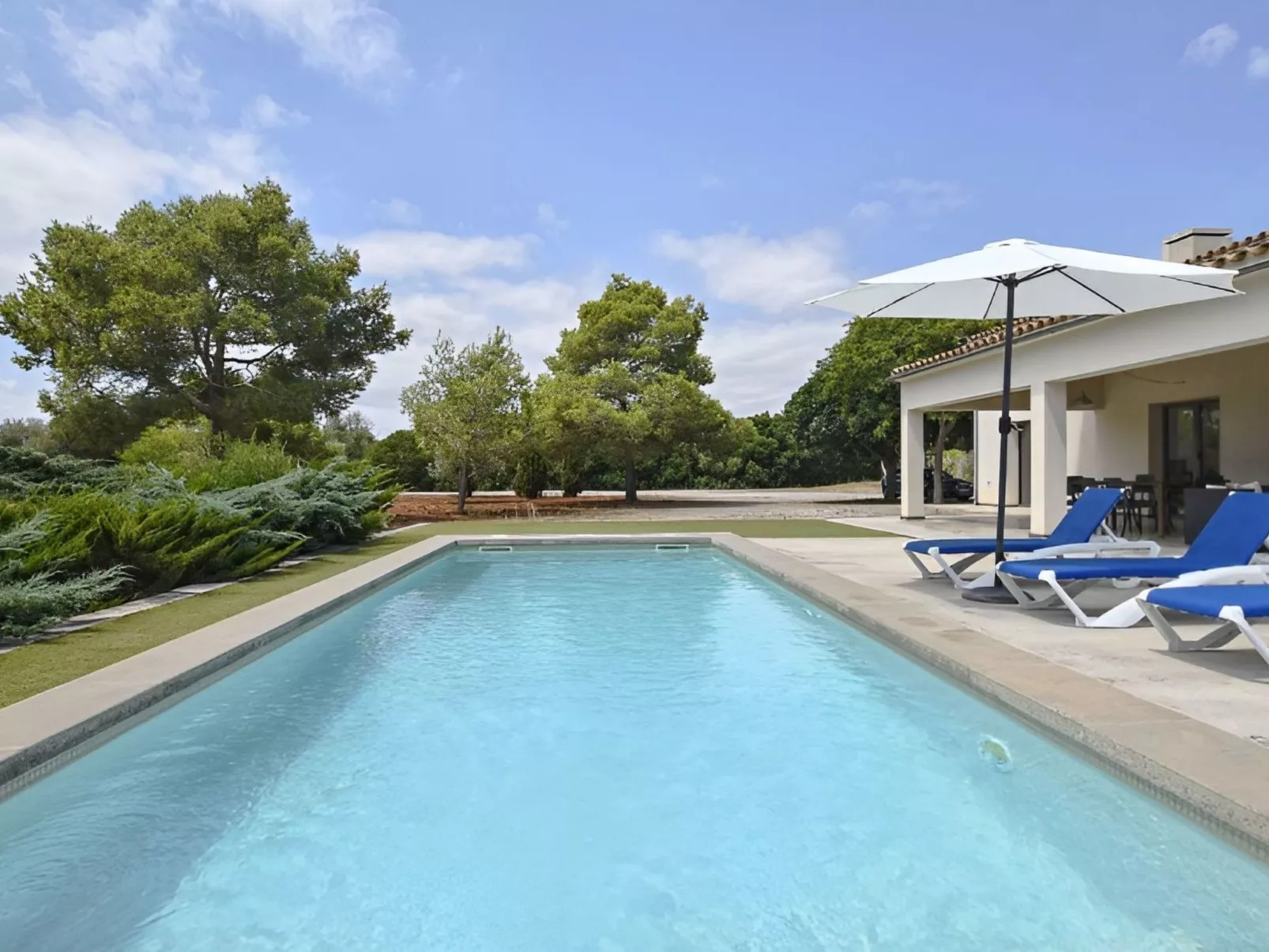 Modernes Haus in Meeresnähe-Image-tags.info