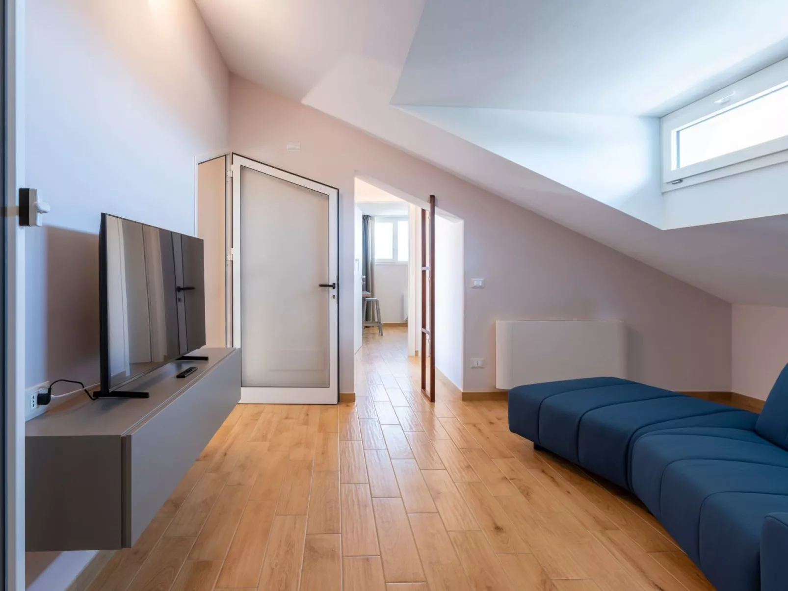 Villa mit Panoramablick auf das Meer, umgeben von der Natur-Dedans