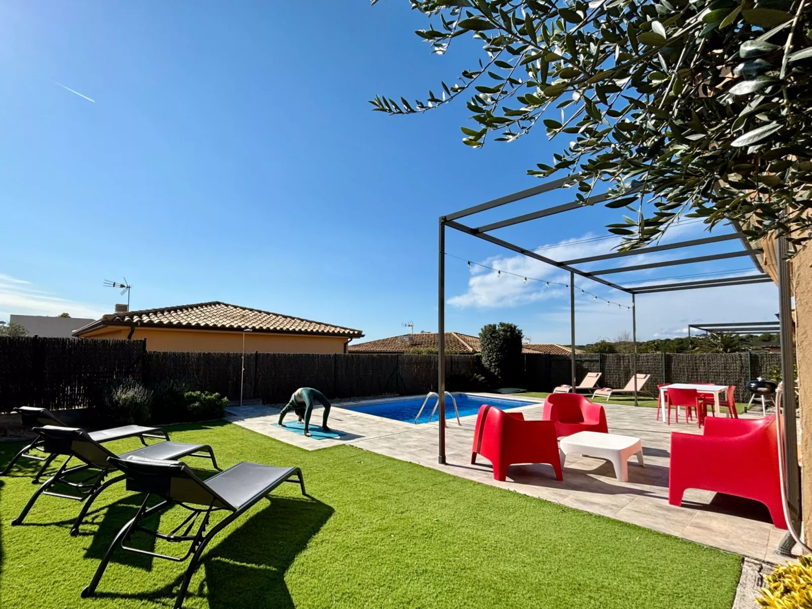 Modernes Einfamilienhaus mit Pool