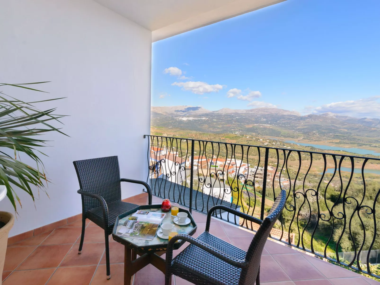 Spa-Spielzimmer mit Außen-Whirlpool und Schwimmbad-Inside