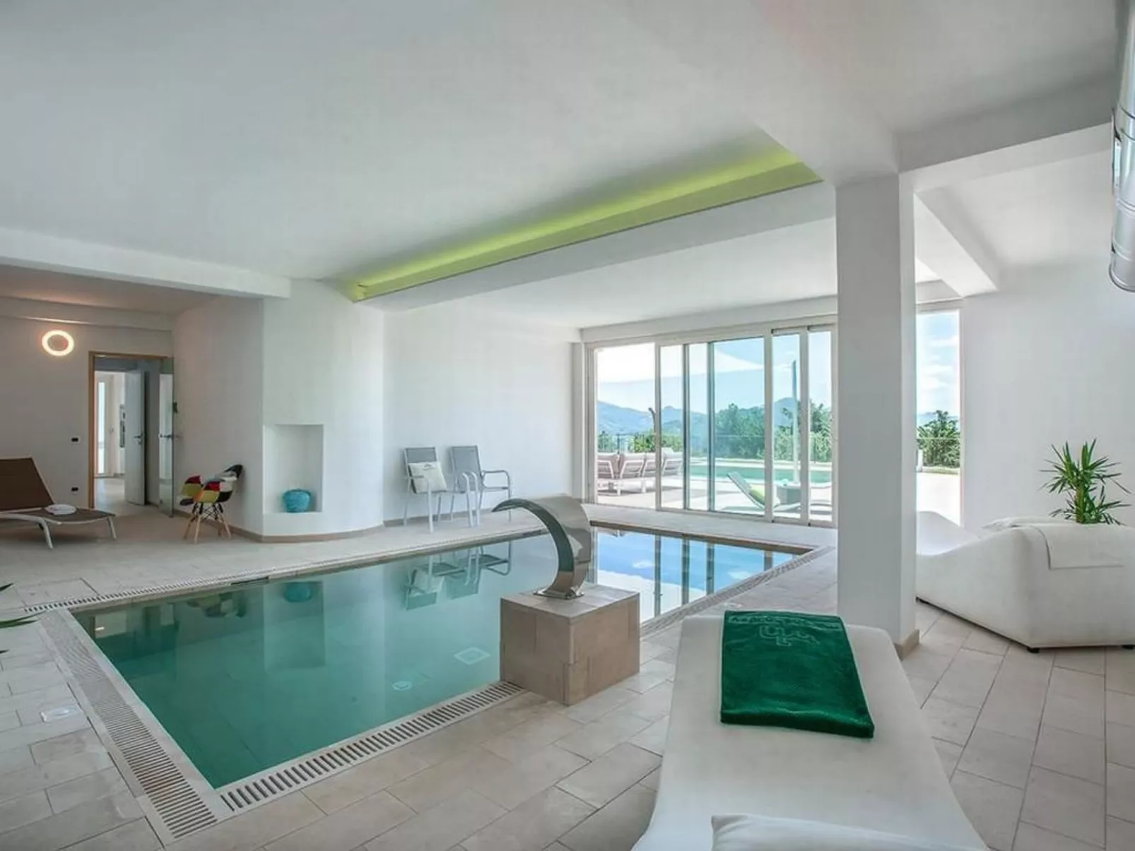 Villa Montefalcone, Außen- und Innenpool