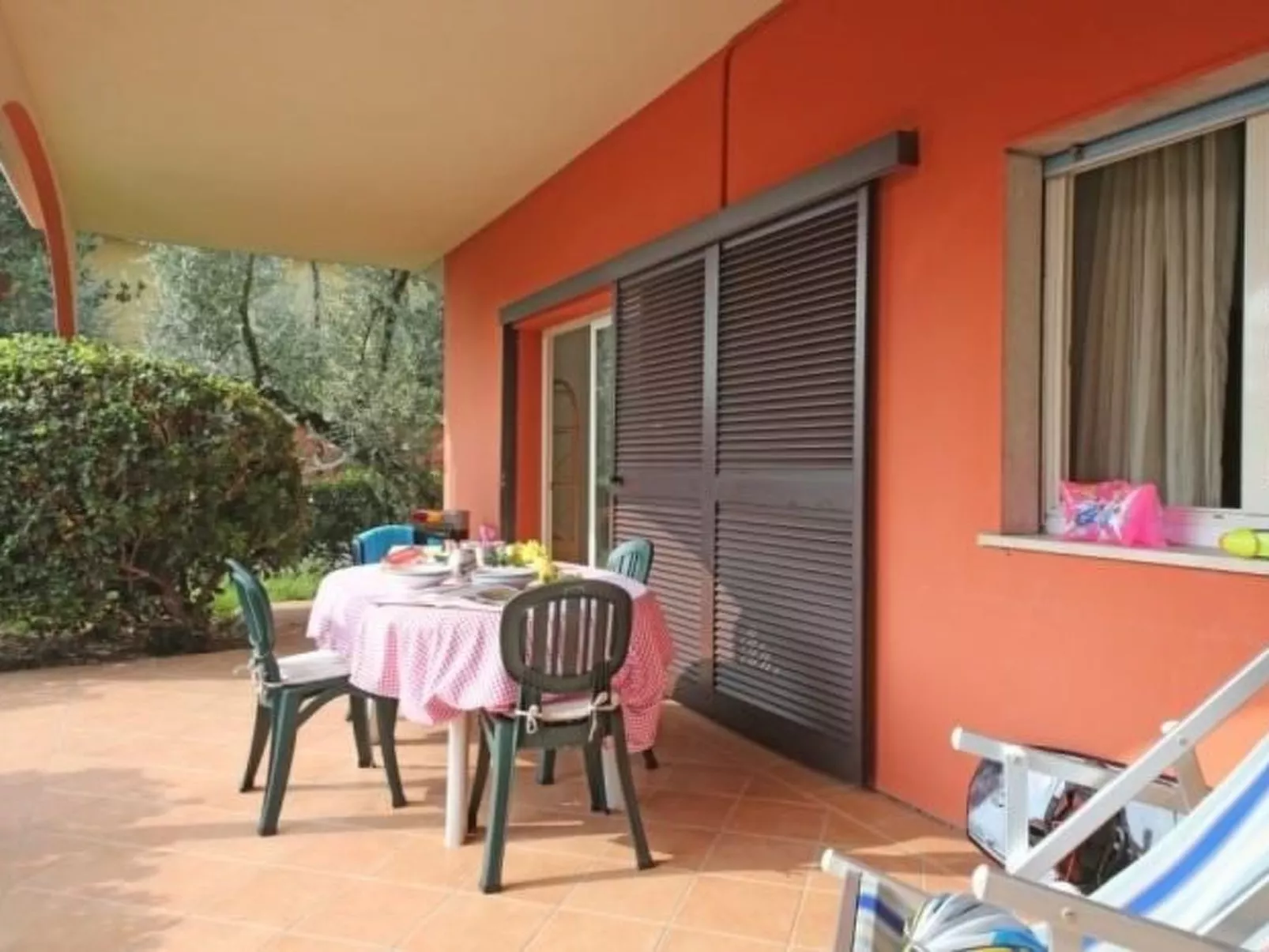 Dreizimmerwohnung in Villa eine Ebene-Dehors