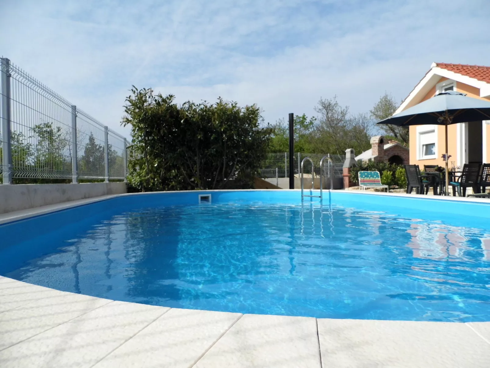 Wohnung mit Terrasse-Outside